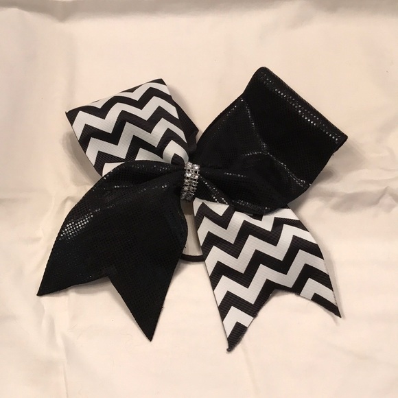 Cheer bow - Picture 1 of 1